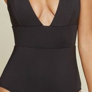 Andie Swim Mykonos Black Plunge one piece Excellent condition M medium